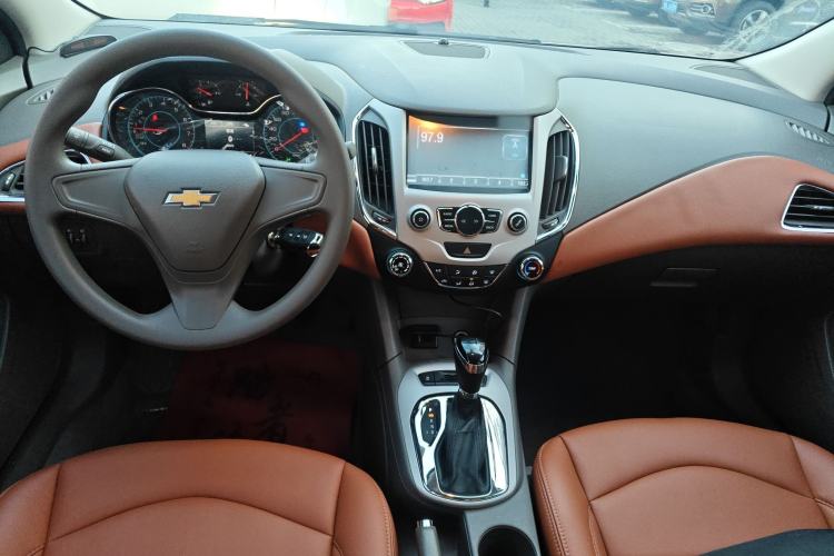 Used Chevrolet Cruze 2016 1.5L Automatic Stylish Sunroof Version Center Console