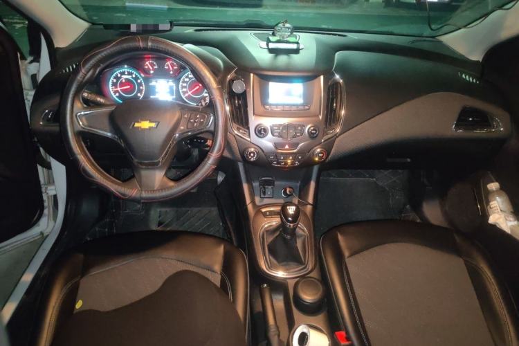 Used Chevrolet Cruze 2016 1.5L Manual Elite Edition Center Console