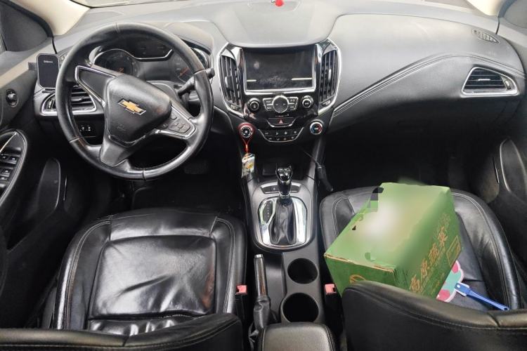 Used Chevrolet Cruze 2016 1.4T DCG Luxury Edition Center Console