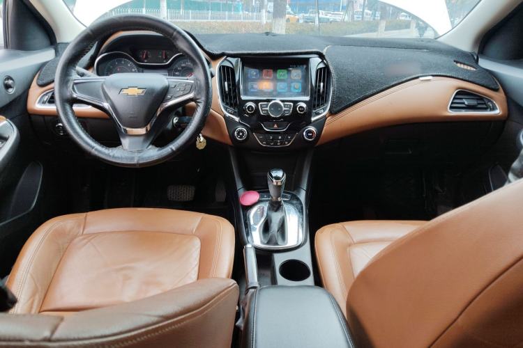 Used Chevrolet Cruze 2016 1.4T DCG Luxury Edition Center Console