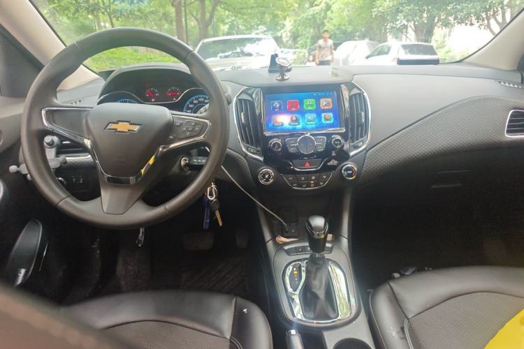 Used Chevrolet Cruze 2016 1.5L Automatic Luxury Edition Center Console