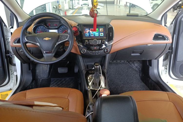 Used Chevrolet Cruze 2016 1.4T DCG Luxury Edition Center Console