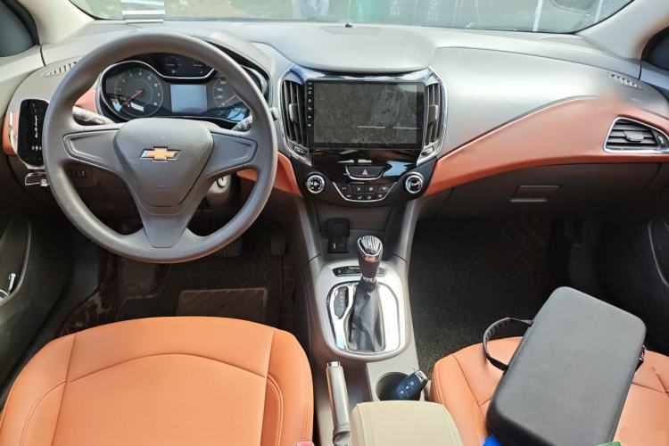 Used Chevrolet Cruze 2016 1.5L Automatic Stylish Sunroof Version Center Console