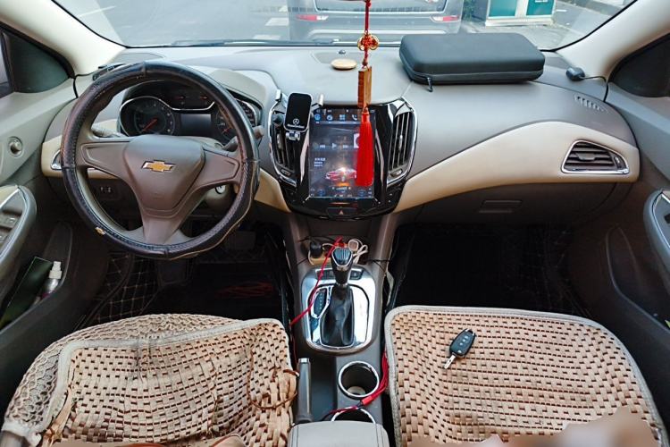 Used Chevrolet Cruze 2016 1.5L Automatic Stylish Sunroof Version Center Console