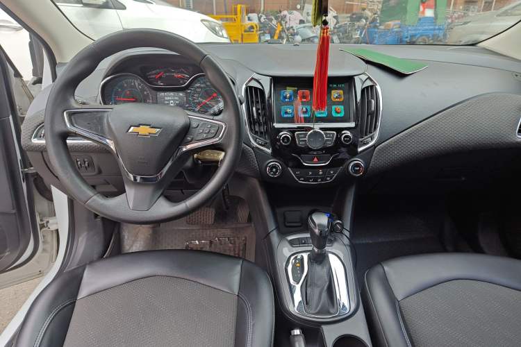 Used Chevrolet Cruze 2016 1.5L Automatic Luxury Edition Center Console