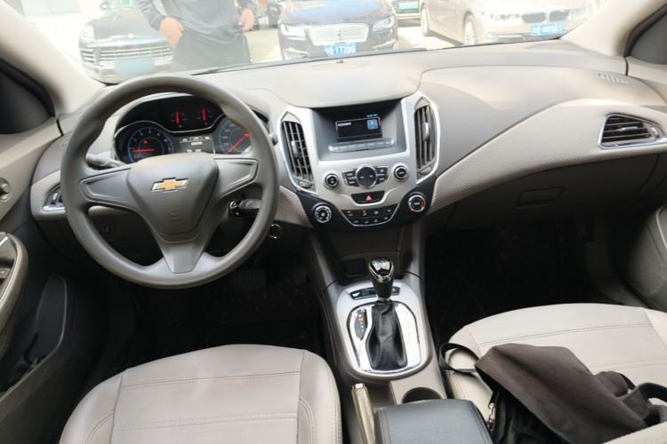 Used Chevrolet Cruze 2016 1.5L Automatic Stylish Sunroof Version Center Console