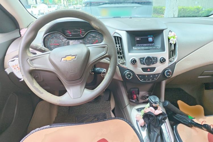 Used Chevrolet Cruze 2016 1.5L Automatic Stylish Sunroof Version Center Console