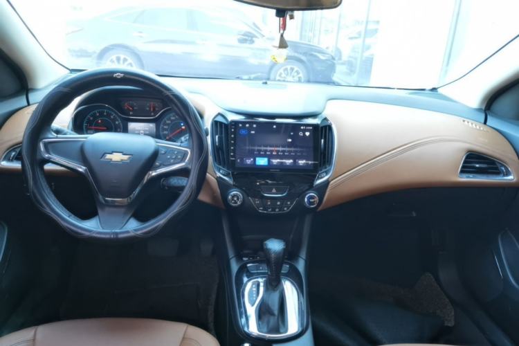Used Chevrolet Cruze 2016 1.4T DCG Luxury Edition Center Console