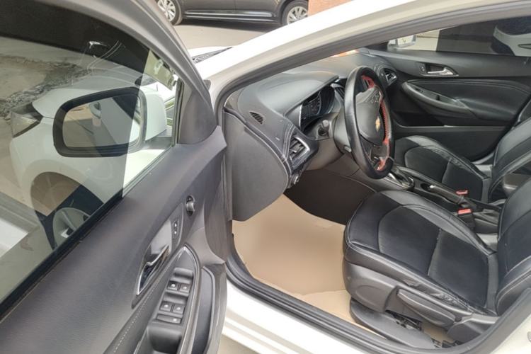 Used Chevrolet Cruze 2016 1.5L Automatic Luxury Edition Driver Seat