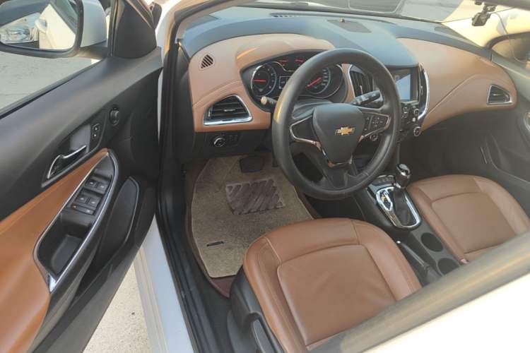 Used Chevrolet Cruze 2016 1.4T DCG Luxury Edition Driver Seat