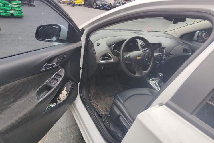 Used Chevrolet Cruze 2016 1.5L Automatic Luxury Edition Driver Seat
