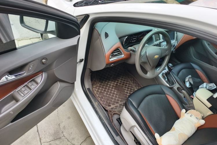 Used Chevrolet Cruze 2016 1.5L Automatic Stylish Sunroof Version Driver Seat