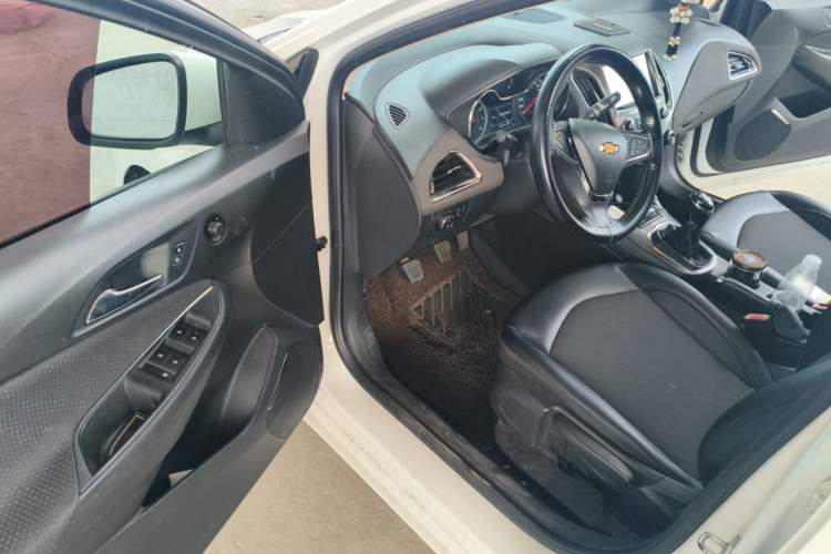 Used Chevrolet Cruze 2016 1.5L Manual Elite Edition Driver Seat