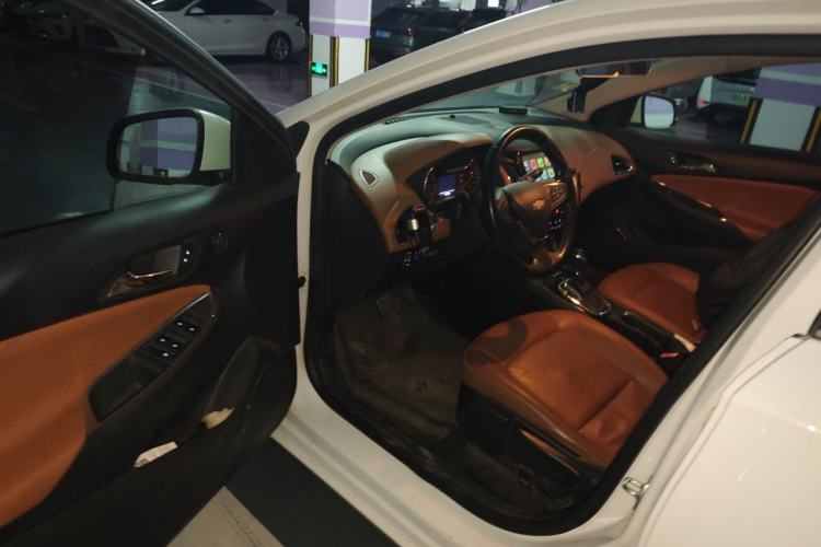 Used Chevrolet Cruze 2016 1.4T DCG Luxury Edition Driver Seat