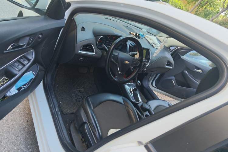 Used Chevrolet Cruze 2016 1.5L Automatic Luxury Edition Driver Seat