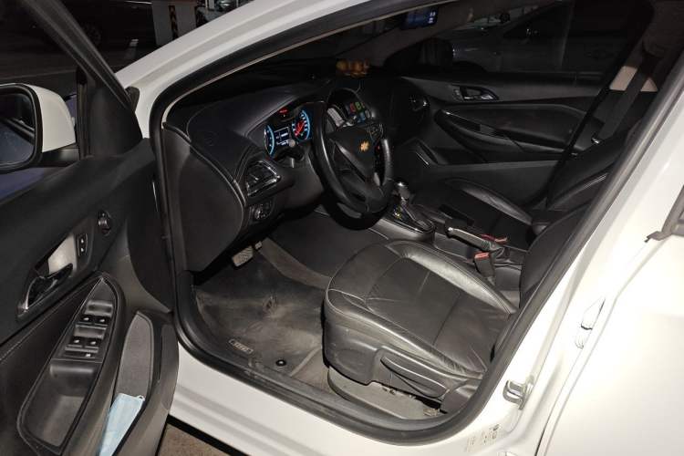 Used Chevrolet Cruze 2016 1.4T DCG Luxury Edition Driver Seat