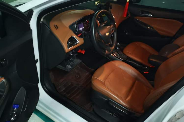 Used Chevrolet Cruze 2016 1.4T DCG Luxury Edition Driver Seat