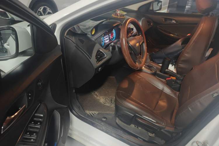 Used Chevrolet Cruze 2016 1.5L Automatic Luxury Edition Driver Seat