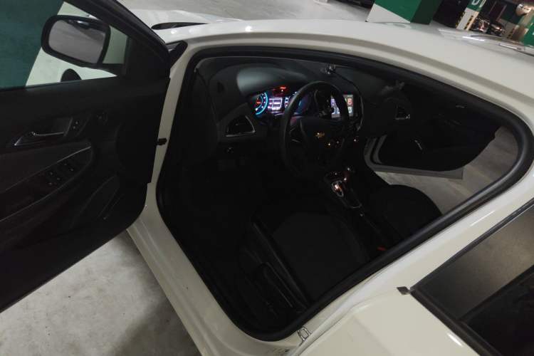 Used Chevrolet Cruze 2016 1.5L Automatic Luxury Edition Driver Seat