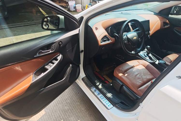 Used Chevrolet Cruze 2016 1.4T DCG Luxury Edition Driver Seat