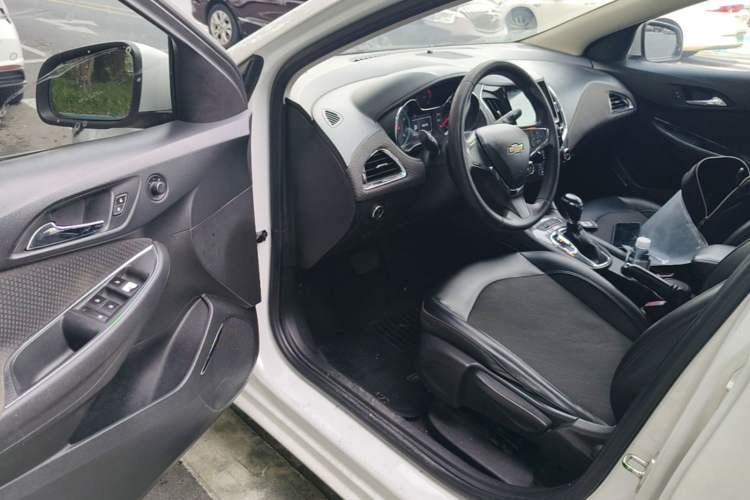 Used Chevrolet Cruze 2016 1.5L Automatic Luxury Edition Driver Seat