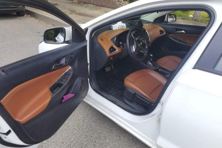 Used Chevrolet Cruze 2016 1.4T DCG Luxury Edition Driver Seat