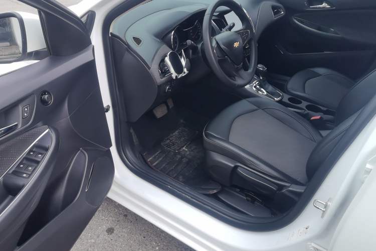 Used Chevrolet Cruze 2016 1.5L Automatic Luxury Edition Driver Seat