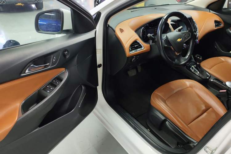 Used Chevrolet Cruze 2016 1.4T DCG Luxury Edition Driver Seat