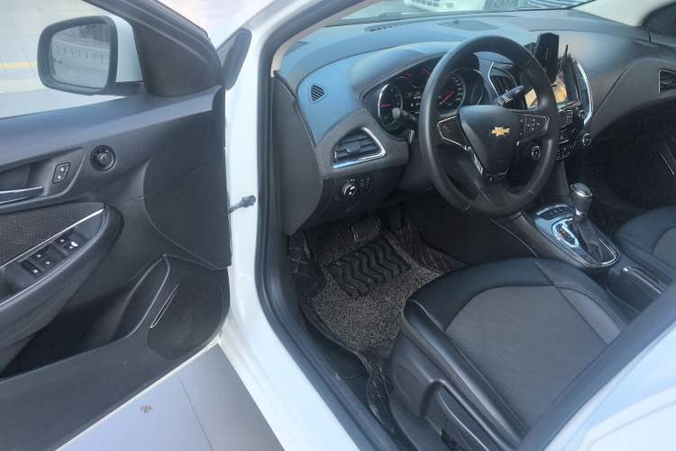 Used Chevrolet Cruze 2016 1.5L Automatic Luxury Edition Driver Seat