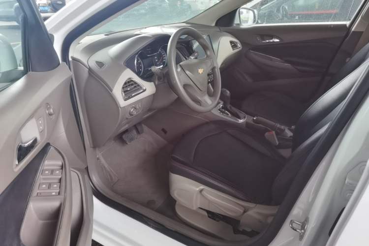 Used Chevrolet Cruze 2016 1.5L Automatic Stylish Sunroof Version Driver Seat