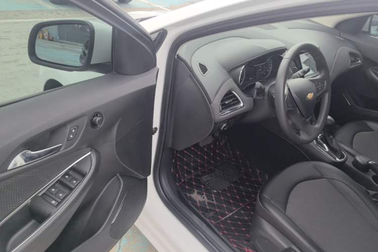 Used Chevrolet Cruze 2016 1.5L Automatic Luxury Edition Driver Seat