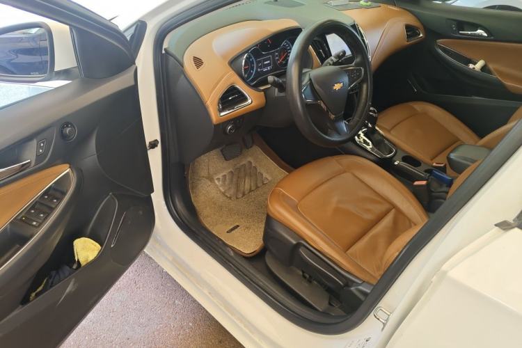 Used Chevrolet Cruze 2016 1.4T DCG Luxury Edition Driver Seat