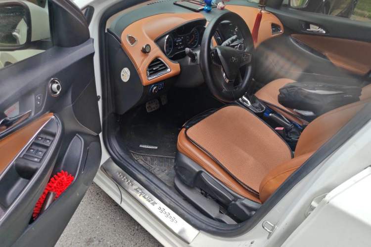 Used Chevrolet Cruze 2016 1.4T DCG Luxury Edition Driver Seat