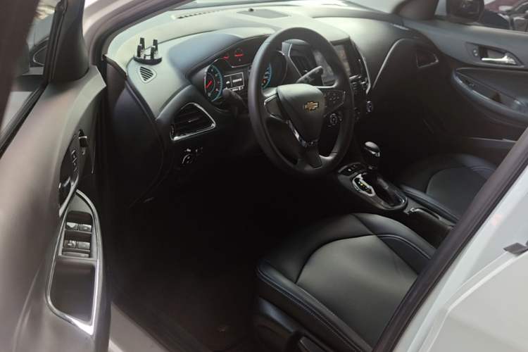 Used Chevrolet Cruze 2016 1.5L Automatic Luxury Edition Driver Seat