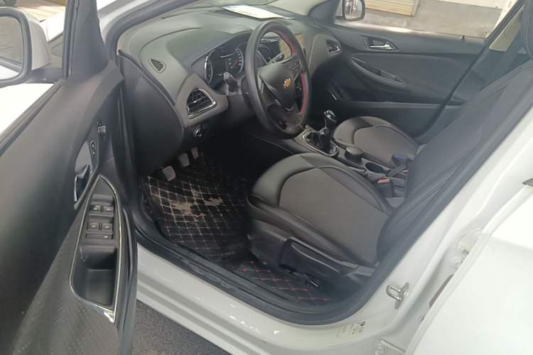Used Chevrolet Cruze 2016 1.5L Manual Elite Edition Driver Seat