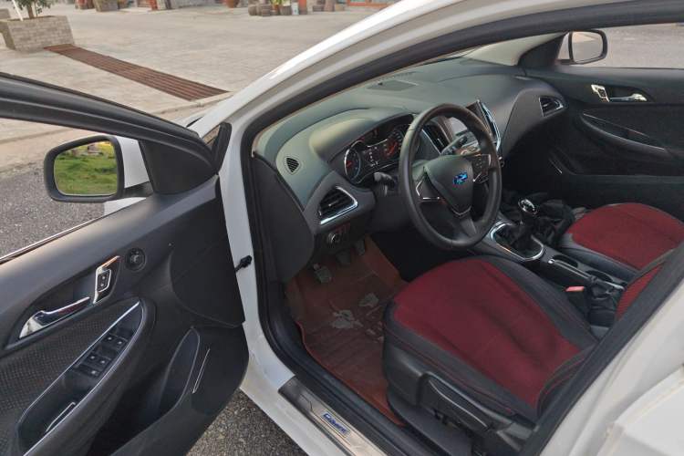 Used Chevrolet Cruze 2016 1.5L Manual Elite Edition Driver Seat