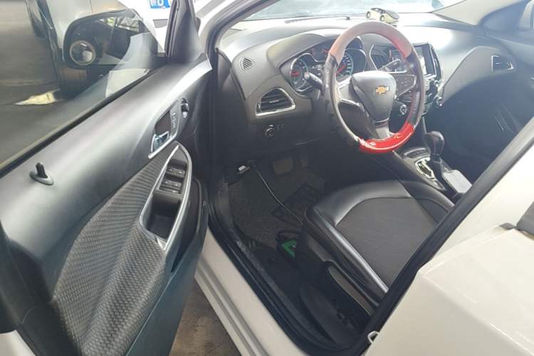 Used Chevrolet Cruze 2016 1.5L Automatic Luxury Edition Driver Seat