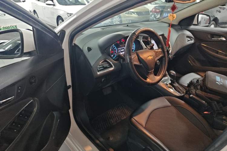 Used Chevrolet Cruze 2016 1.5L Automatic Luxury Edition Driver Seat