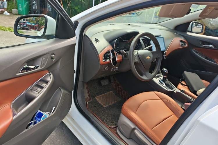 Used Chevrolet Cruze 2016 1.5L Automatic Stylish Sunroof Version Driver Seat