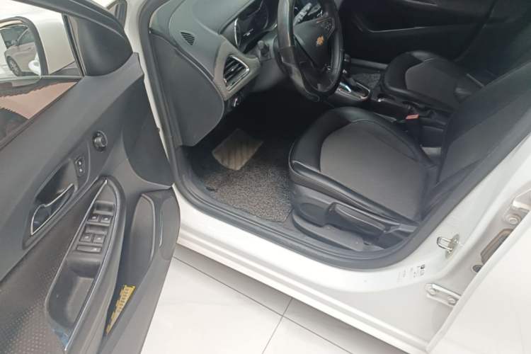 Used Chevrolet Cruze 2016 1.5L Automatic Luxury Edition Driver Seat