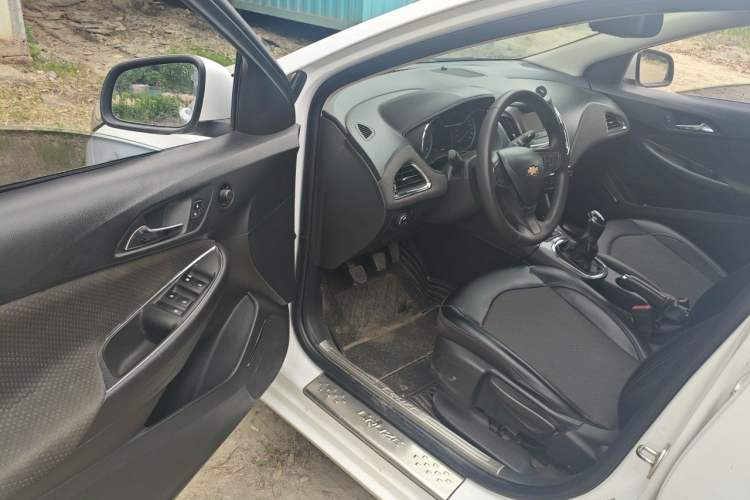 Used Chevrolet Cruze 2016 1.5L Manual Elite Edition Driver Seat