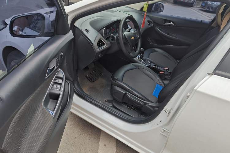 Used Chevrolet Cruze 2016 1.5L Automatic Luxury Edition Driver Seat
