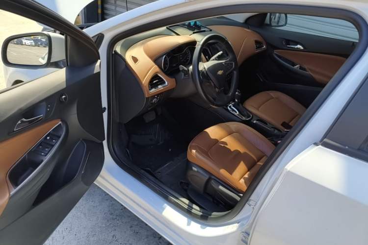 Used Chevrolet Cruze 2016 1.4T DCG Luxury Edition Driver Seat