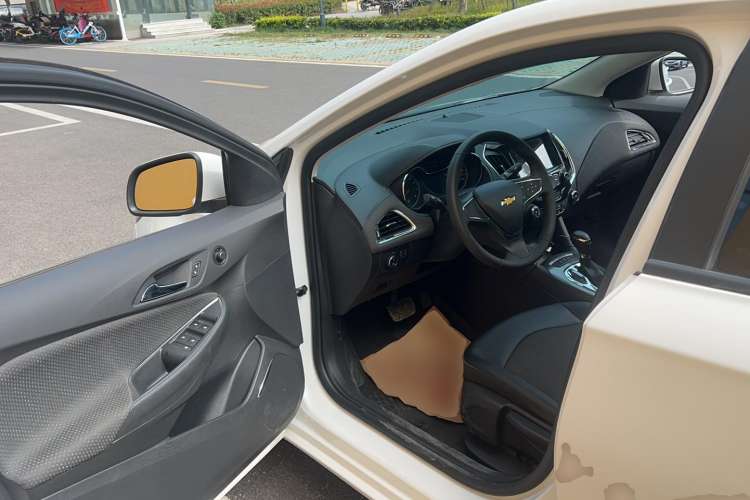 Used Chevrolet Cruze 2016 1.5L Automatic Luxury Edition Driver Seat