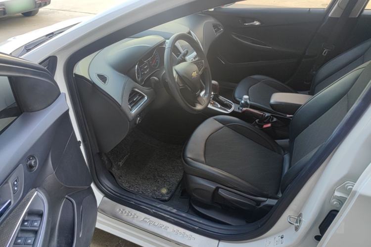Used Chevrolet Cruze 2016 1.5L Automatic Luxury Edition Driver Seat