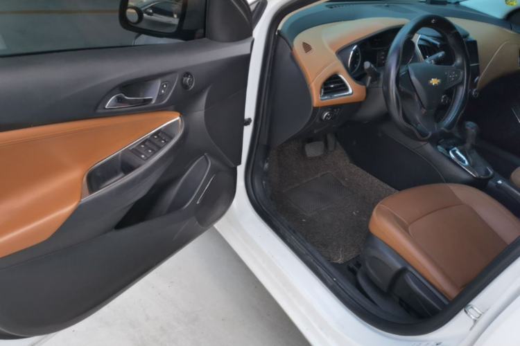 Used Chevrolet Cruze 2016 1.4T DCG Luxury Edition Driver Seat