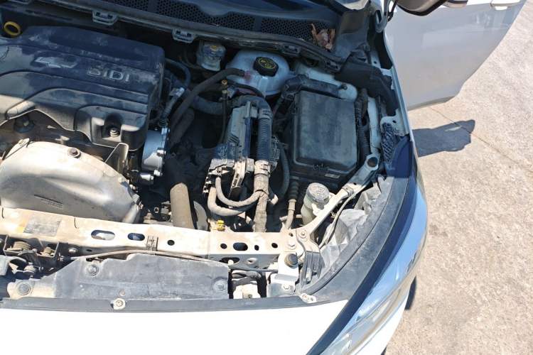 Used Chevrolet Cruze 2016 1.5L Automatic Stylish Sunroof Version Engine Bay Left
