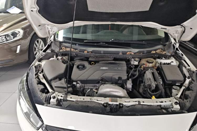 Used Chevrolet Cruze 2016 1.5L Automatic Luxury Edition Engine Bay Right