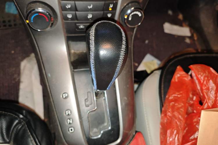 Used Chevrolet Cruze 2016 1.5L Automatic Stylish Sunroof Version Gear Lever