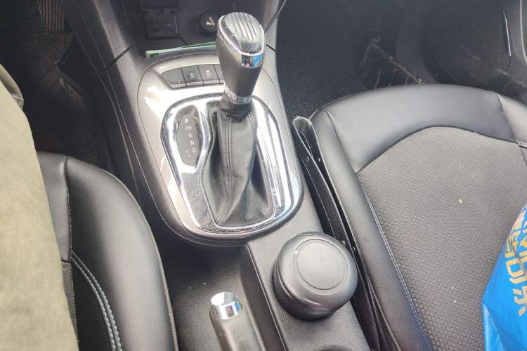 Used Chevrolet Cruze 2016 1.5L Automatic Luxury Edition Gear Lever